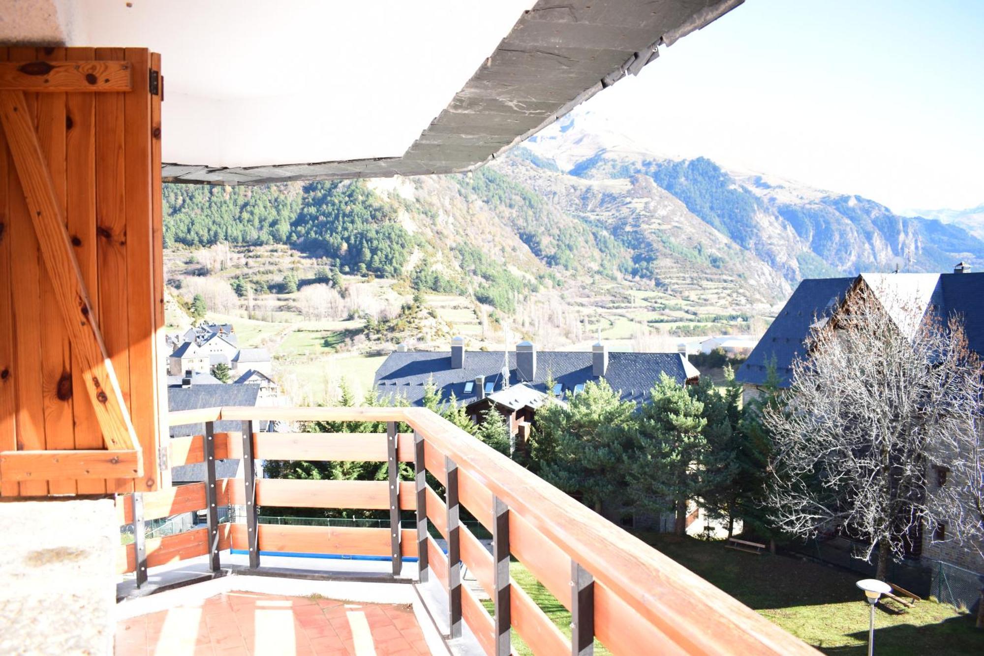 Saliecho Acogedor Apartamento Jardin Y Piscina Sallent de Gállego Extérieur photo