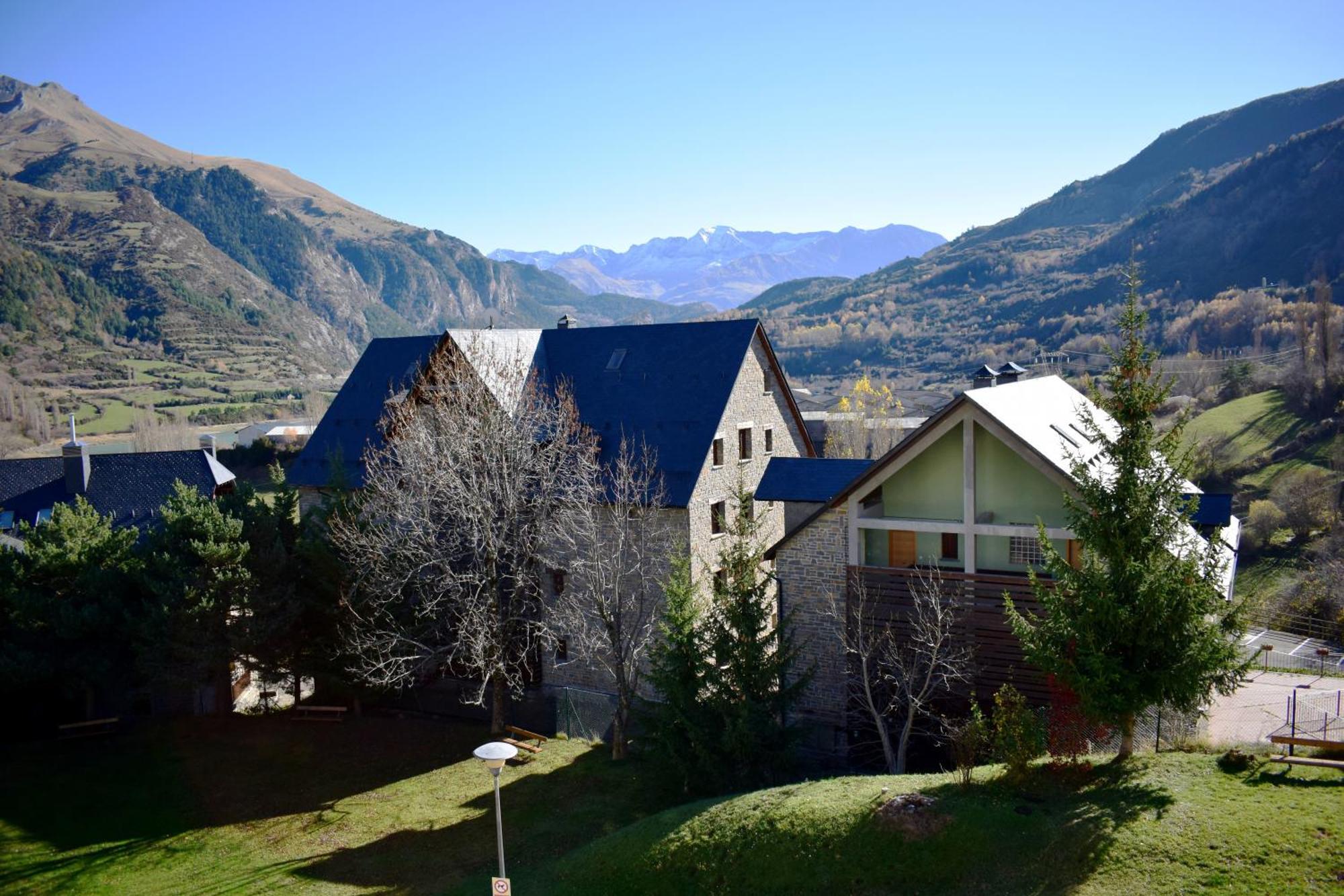 Saliecho Acogedor Apartamento Jardin Y Piscina Sallent de Gállego Extérieur photo